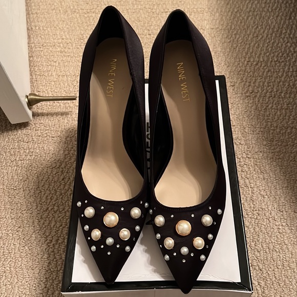 Nine West Naldi Black pumps with Pearl Detail 9.5 - Picture 3 of 6